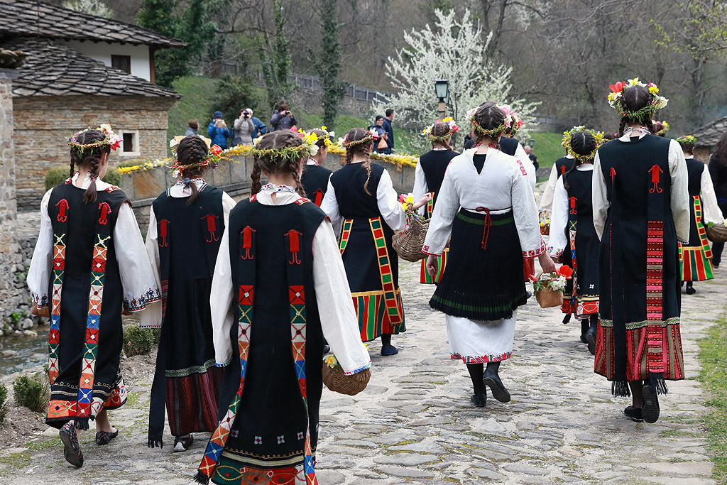 Ой, Лазаре, Лазаре, добре си ми дошъл Лазаре - Лазарки в ЕМО Етър