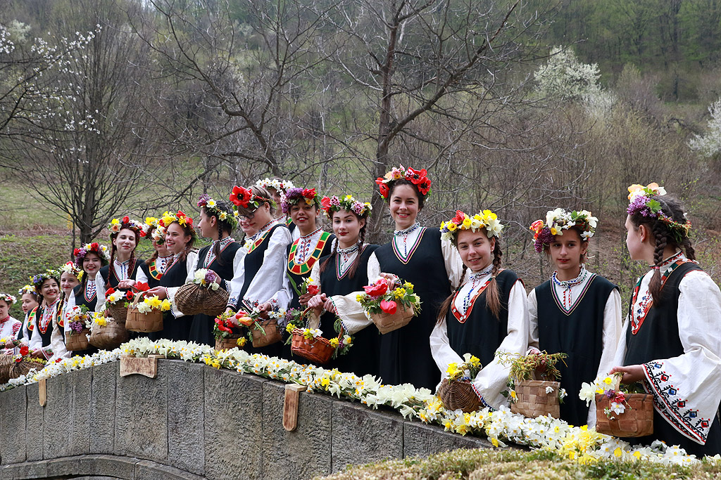 Ой, Лазаре, Лазаре, добре си ми дошъл Лазаре - Лазарки в ЕМО Етър