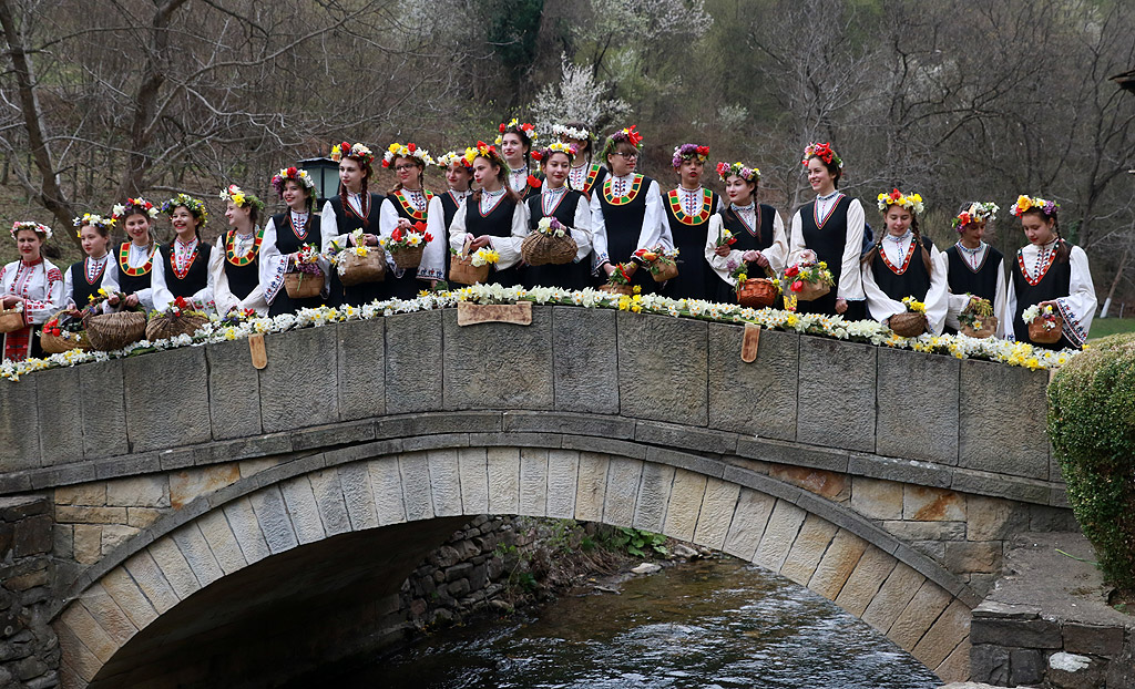 Ой, Лазаре, Лазаре, добре си ми дошъл Лазаре - Лазарки в ЕМО Етър