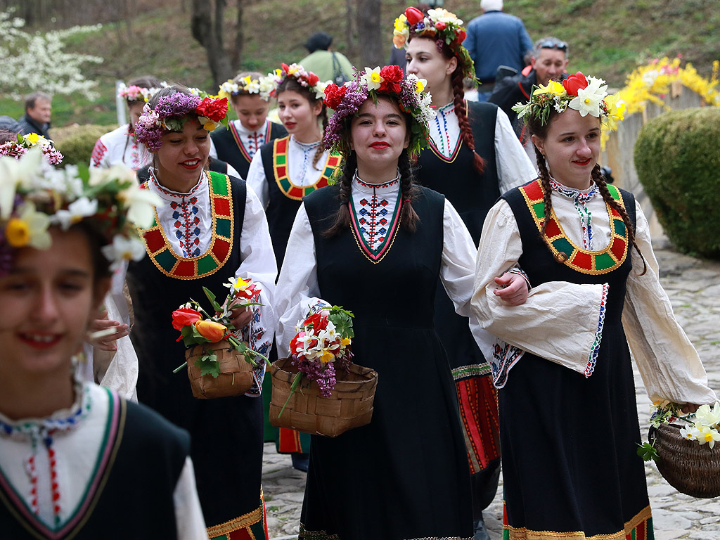 Ой, Лазаре, Лазаре, добре си ми дошъл Лазаре - Лазарки в ЕМО Етър