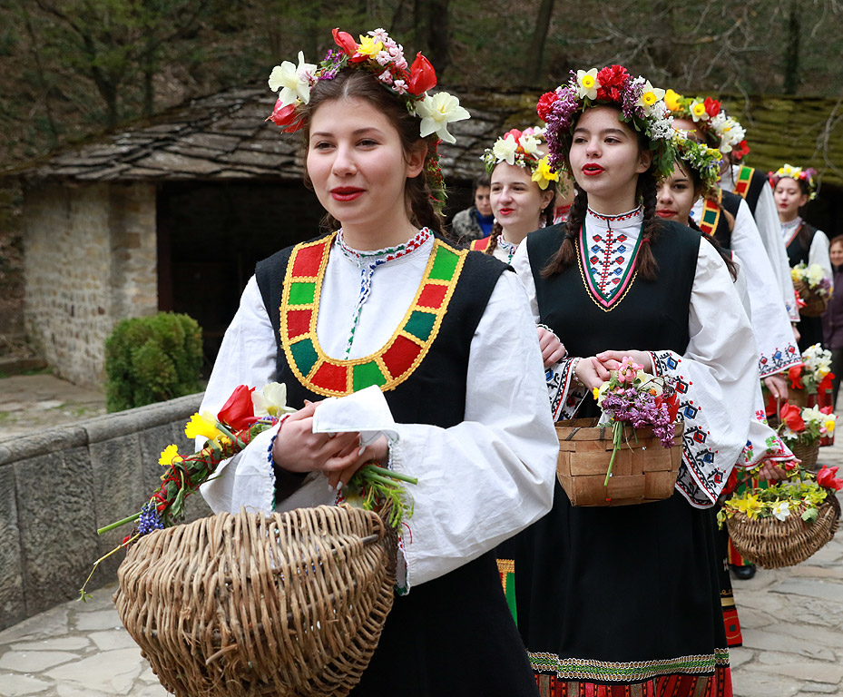 Ой, Лазаре, Лазаре, добре си ми дошъл Лазаре - Лазарки в ЕМО Етър