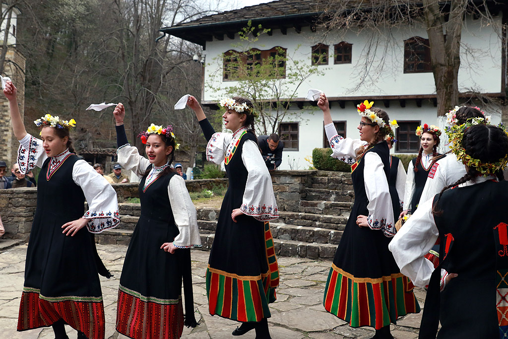 Ой, Лазаре, Лазаре, добре си ми дошъл Лазаре - Лазарки в ЕМО Етър