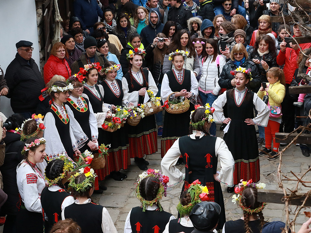 Ой, Лазаре, Лазаре, добре си ми дошъл Лазаре - Лазарки в ЕМО Етър