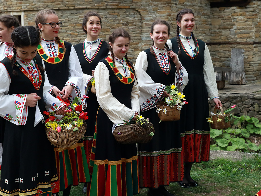 Ой, Лазаре, Лазаре, добре си ми дошъл Лазаре - Лазарки в ЕМО Етър