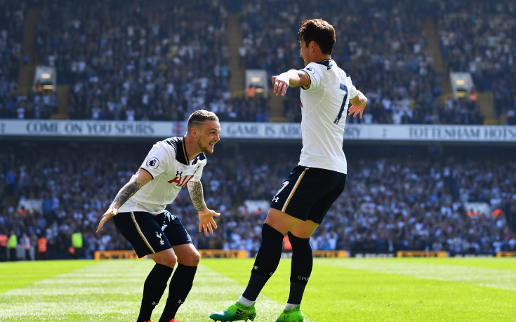 Хьон-Мин Сон благодари на асистента си в шоуто