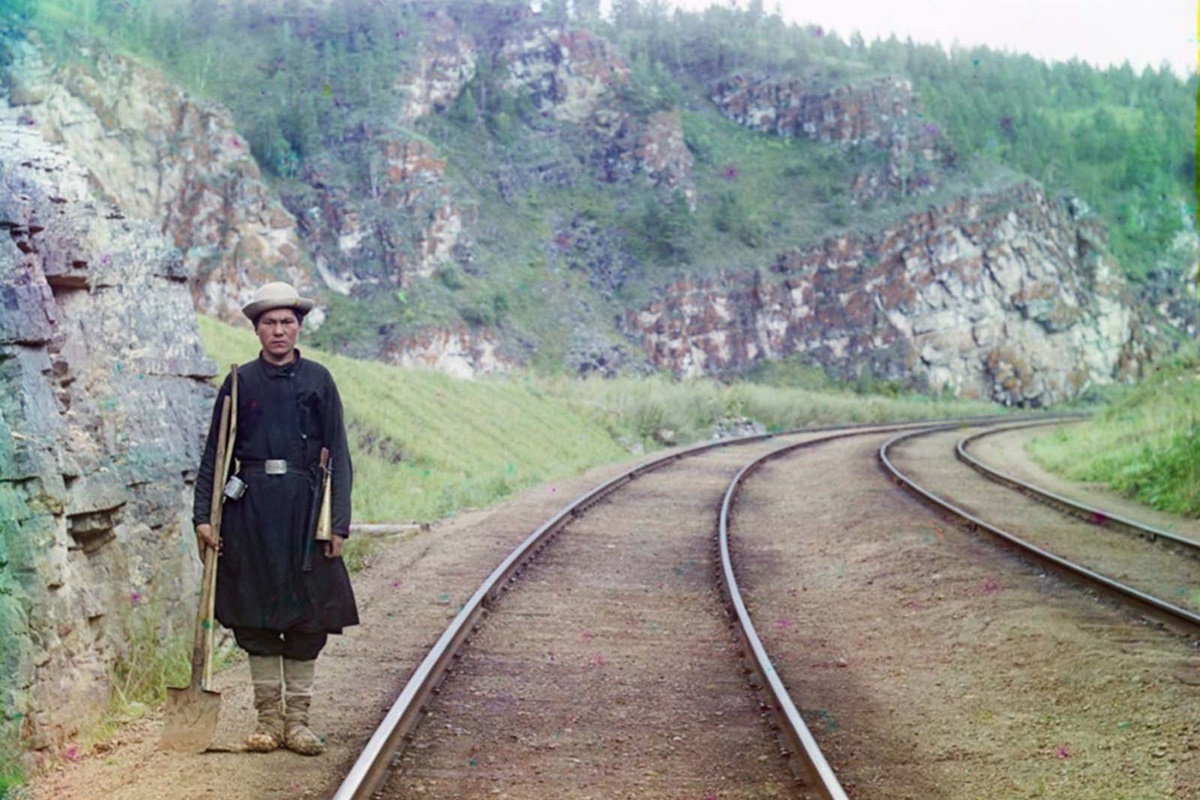 Колекция на фотографа Сергей Прокудин-Горски съдържа редица цветни снимки от Руската империя, направени между 1905 и 1915 г. В тези години руският фотограф предприема работно пътуване из империята, подпомогнато от цар Николай II.