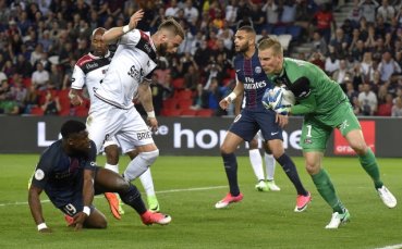 ПСЖ разби Гингам, гони Монако