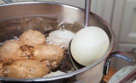  <p><strong>7 трика</strong> по какъв начин <strong>да не счупите яйцата</strong> за <strong>Великден</strong></p> 