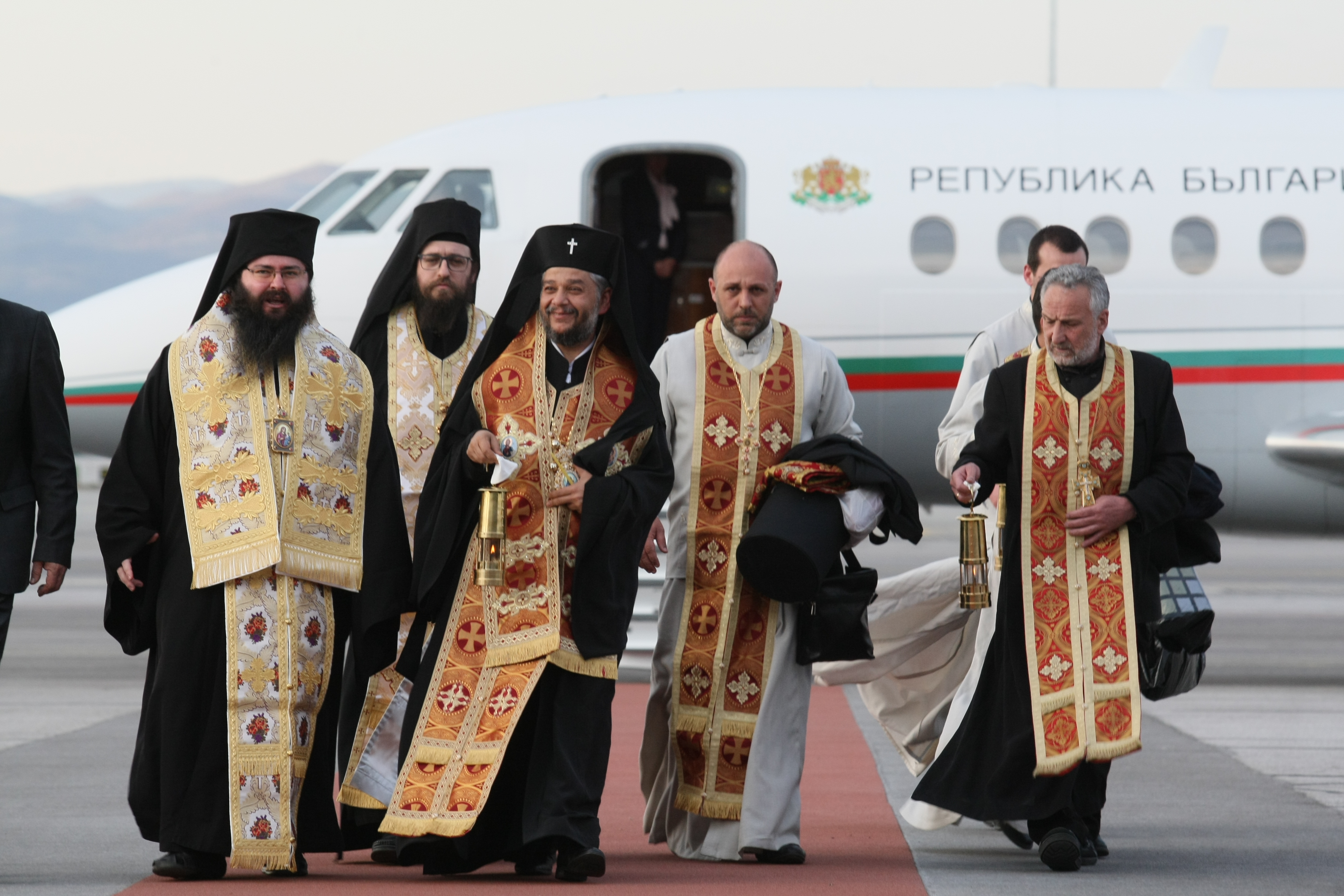 Благодатният огън кацна в България