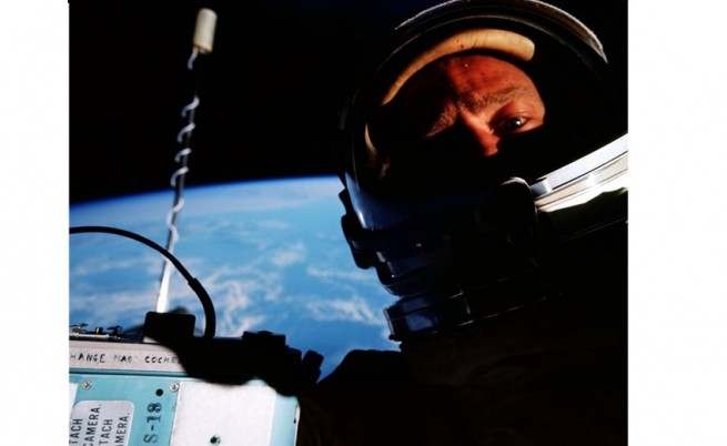 Бъз Олдрин с първото селфи от космоса