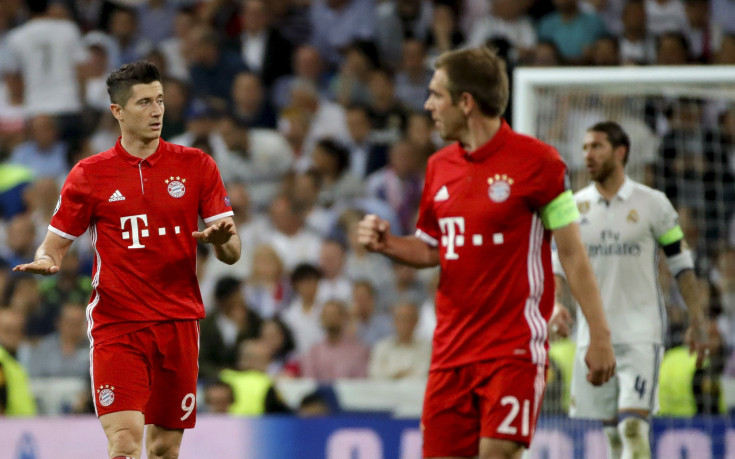 Трима от Байерн нахлули в съдийската стая на 