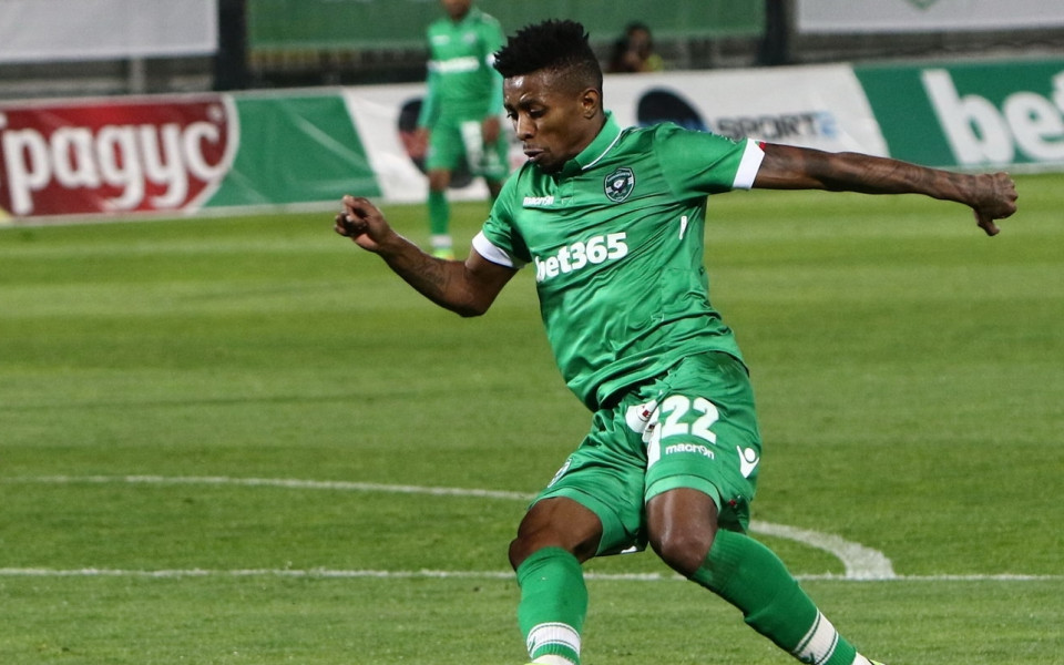 Бившата звезда на Лудогорец Джонатан Кафу може да премине в