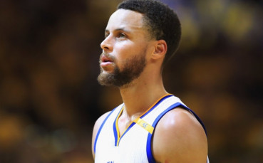 Феноменален Къри изведе Уориърс до нов успех в НБА