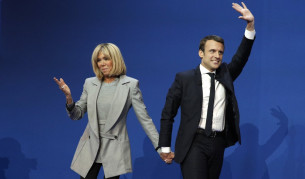 "Шарли ебдо" осмя Макрон и жена му