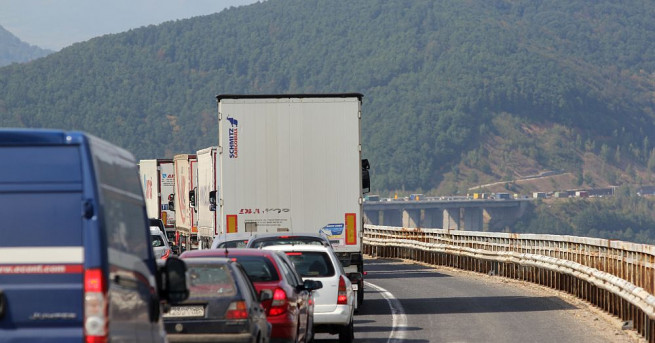 Ограничено e движението при км 385 на автомагистрала Хемус в