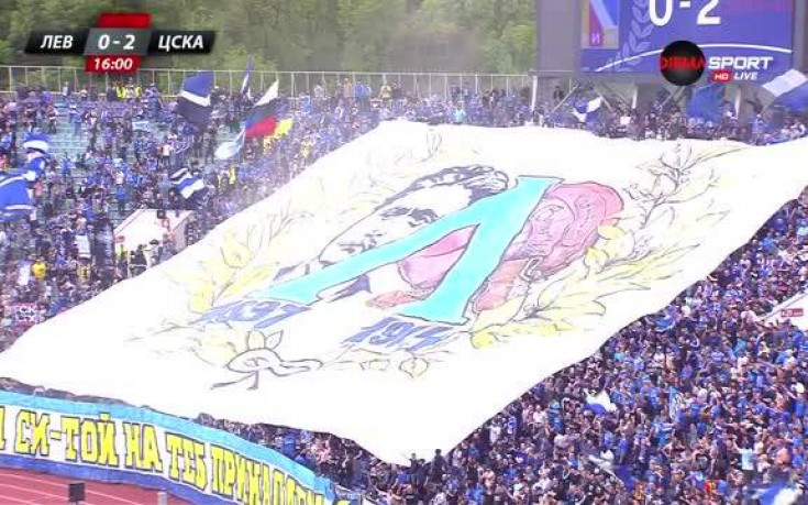 Сектор Б сля двете си големи страсти - футбола и Апостола