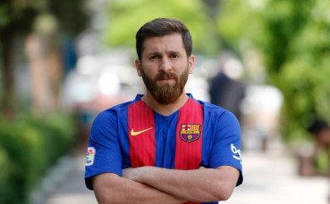 Да приличаш на Меси направо си е престъпление в Иран!
