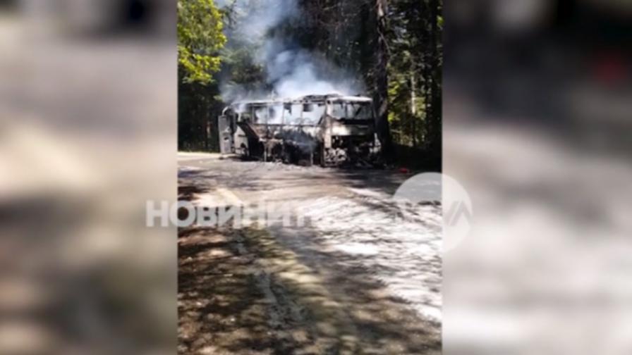 Автобус с деца се запали край Боровец
