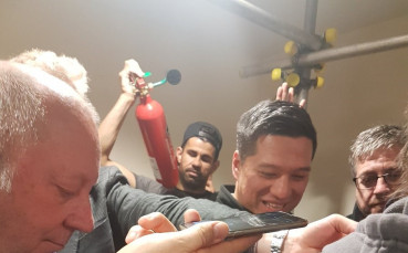 Коста брани Конте с... пожарогасител