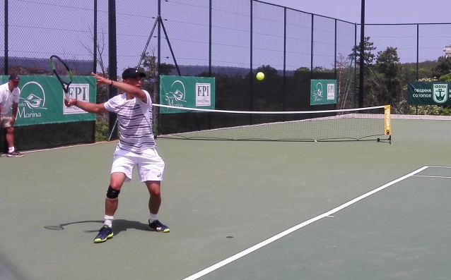 Димитър Кузманов се класира на полуфинал на тенис турнира в