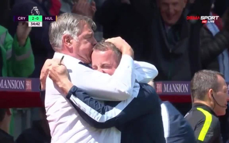 Големия Сам раздава 