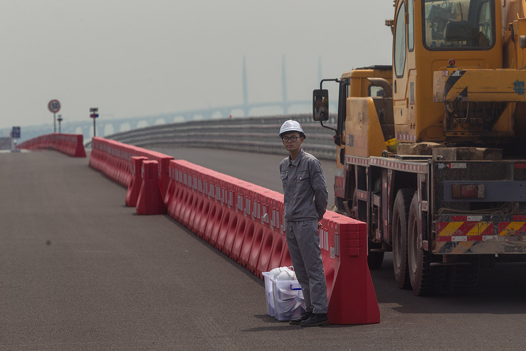 Първоначално се очкваше да бъде отворен за движение на 15 октомври 2016 г.