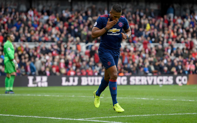 Бранителят на Манчестър Юнайтед Антонио Валенсия успокои че контузията му