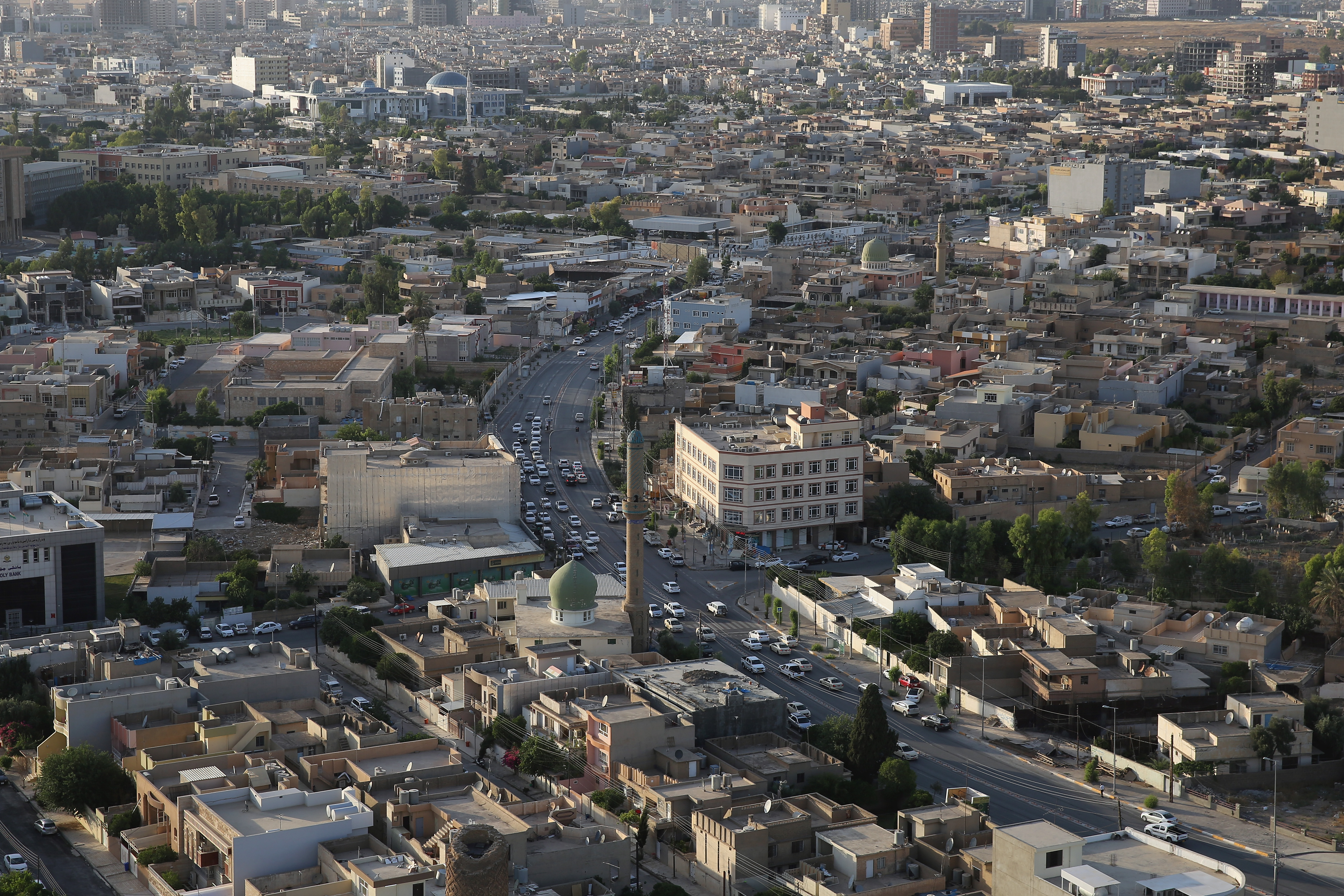Ербил - столицата на Иракски Кюрдистан, мегаполис с над 2 милиона жители постепенно заприличва на модерен европейски град, с цялата инфраструктура и удобства, които се срещат рядко в региона на Близкия изток.