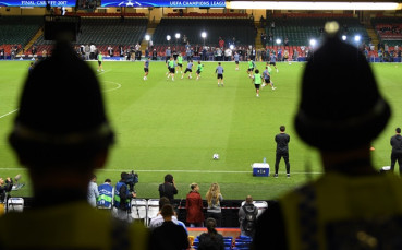 Умопомрачителни цени на билетите на черно за ШЛ