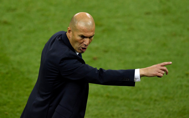 Наставникът на Реал Мадрид Зинедин Зидан демонстрира че няма отрицателна