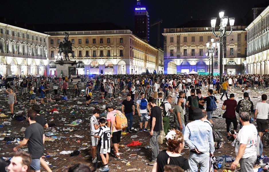 Паника и страх на площад пълен с фенове в Торино1
