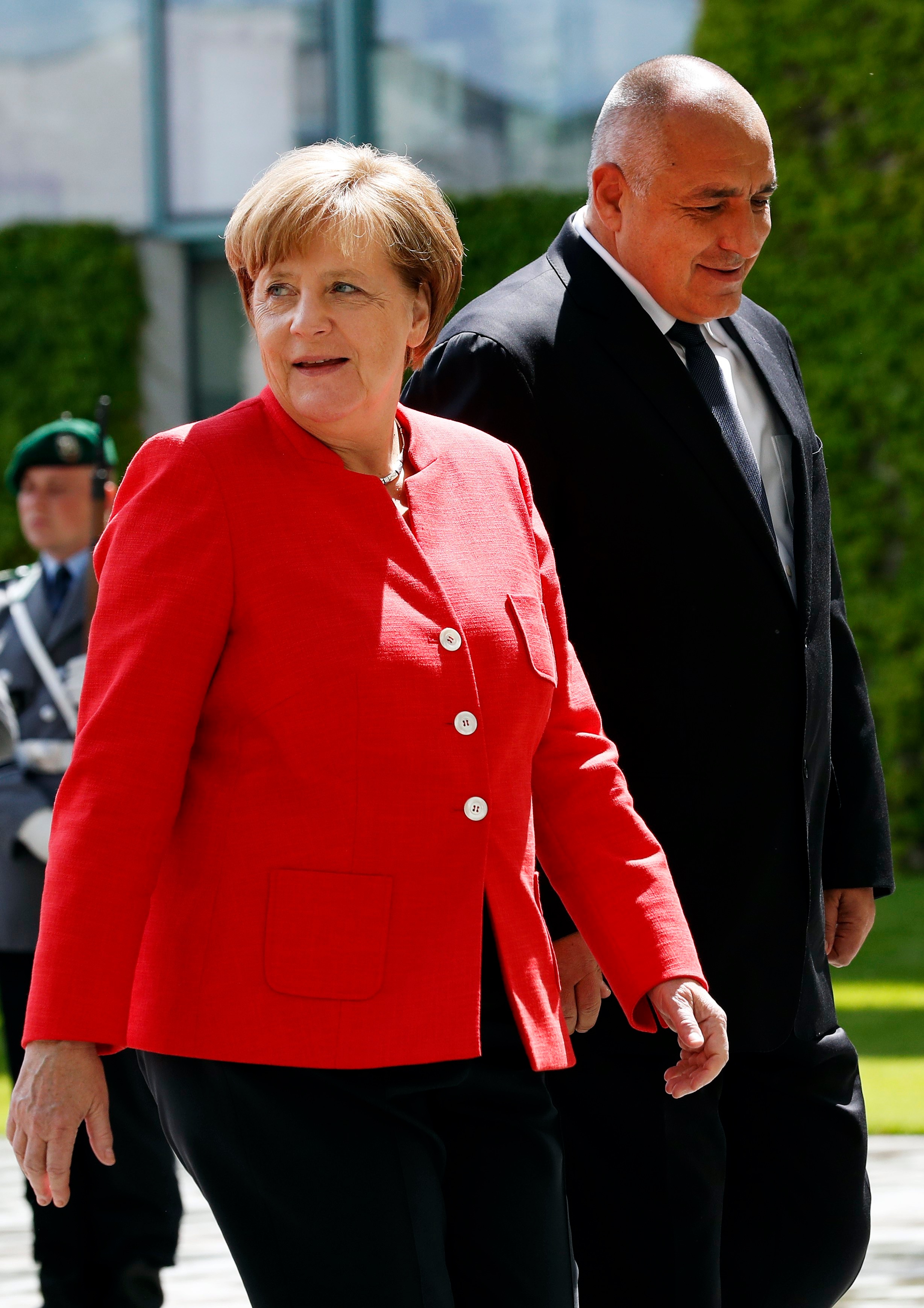 Българският премиер Бойко Борисов и германският канцлер Ангела Меркел се срещнаха в Берлин и обсъдиха редица важни въпроси, сред които миграцията и предстоящото председателство на Съвета на ЕС, което се поема от страната ни от 2018 г.
