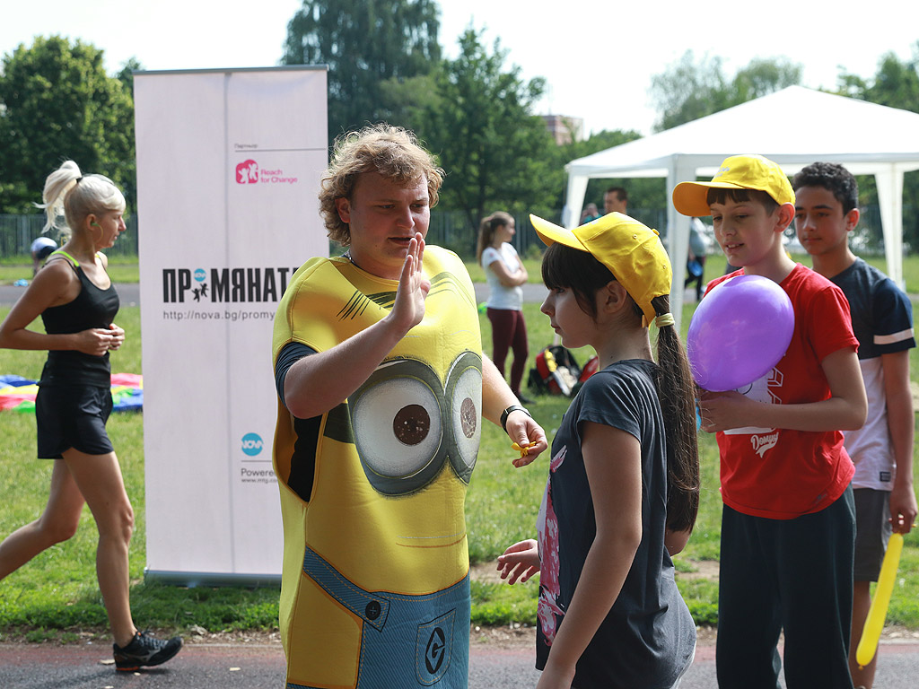 Сдружение "ParaKids" организира първия си спортен празник "За всяко дете", в който могат да участват всички хлапета, със или без увреждания, да се веселят и да играят рамо до рамо, да карат кънки и ролери, шах за незрящи, щафетни и семейни игри, гимнастика, бягания и куп забавни изненади