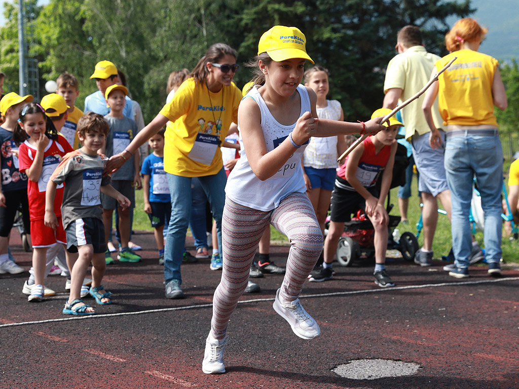 Сдружение "ParaKids" организира първия си спортен празник "За всяко дете", в който могат да участват всички хлапета, със или без увреждания, да се веселят и да играят рамо до рамо, да карат кънки и ролери, шах за незрящи, щафетни и семейни игри, гимнастика, бягания и куп забавни изненади