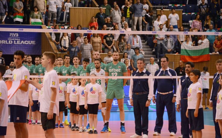 Волейболните национали срещу клубния отбор на Константинов