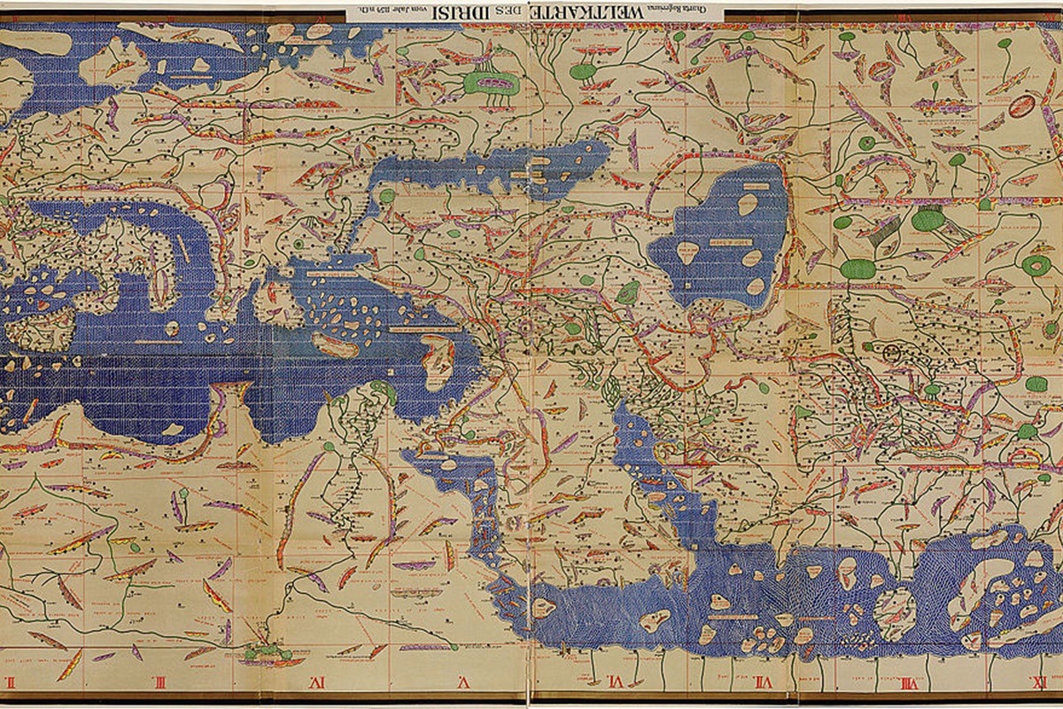 <p>Дългата карта на Мохамед ал-Идриси от XII в.е направена по разказите на арабските търговци, които обикаляли света. Тя е най-голямата и точна карта за времето си.</p>