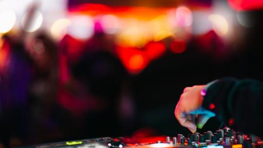  <p>Нощните заведения отново отварят врати</p> 