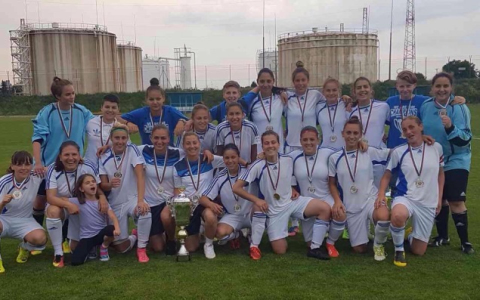 Женският тим на НСА с пореден трофей