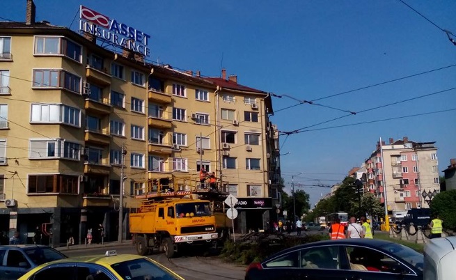 Трамвай предизвика пожар в центъра на София