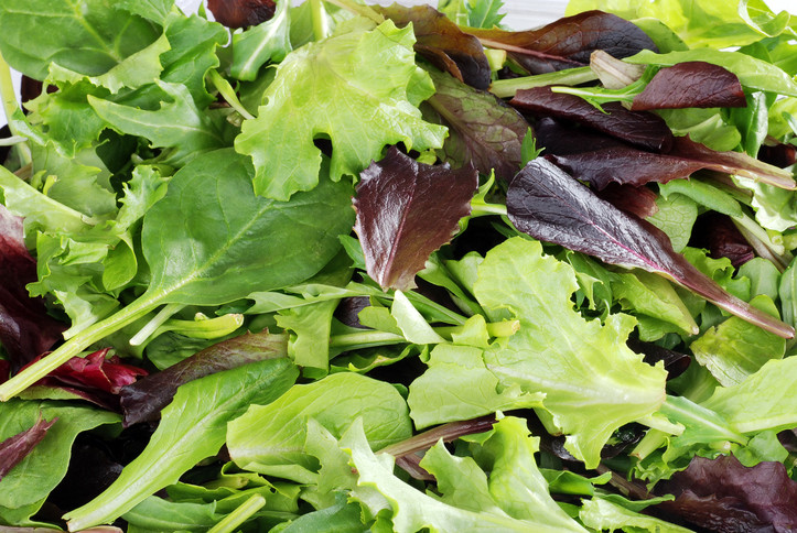 <p><strong>Зелени листни зеленчуци</strong> - Зелените листни зеленчуци като спанак и кейл осигуряват защита срещу свързана с възрастта дегенерация на макулата - честа причина за отслабено зрение при хора с диабет.</p>