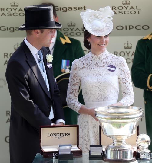 Очарователният юнски тоалет на Кейт Мидълтън - снимка 33