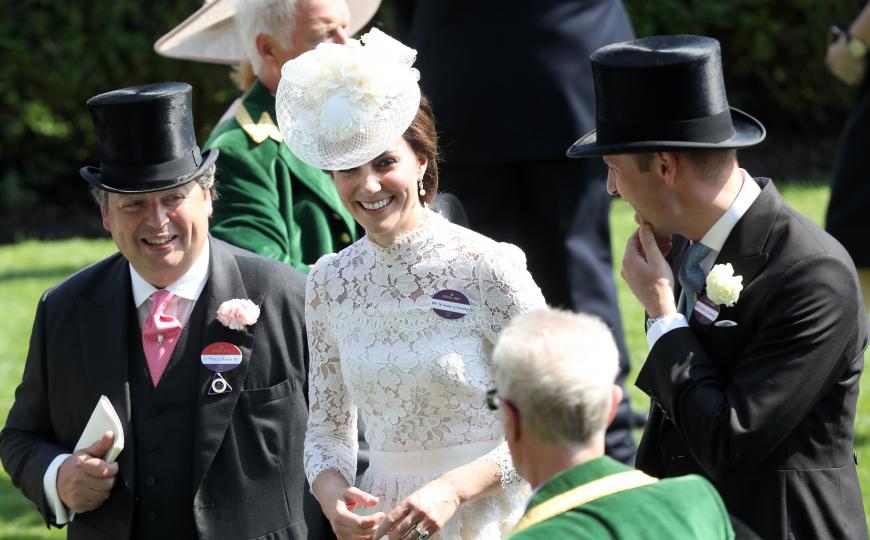 Очарователният юнски тоалет на Кейт Мидълтън - снимка 27