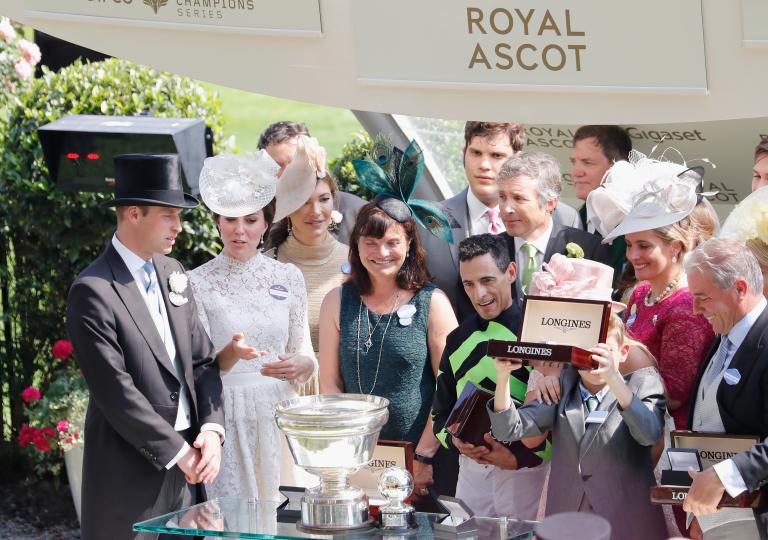 Очарователният юнски тоалет на Кейт Мидълтън - снимка 7