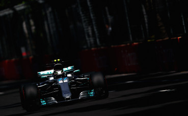 Мерцедес спука балона на Ред Бул във финалната тренировка