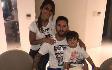 Лионел Меси отпразнува 30-ия си рожден ден с три торти