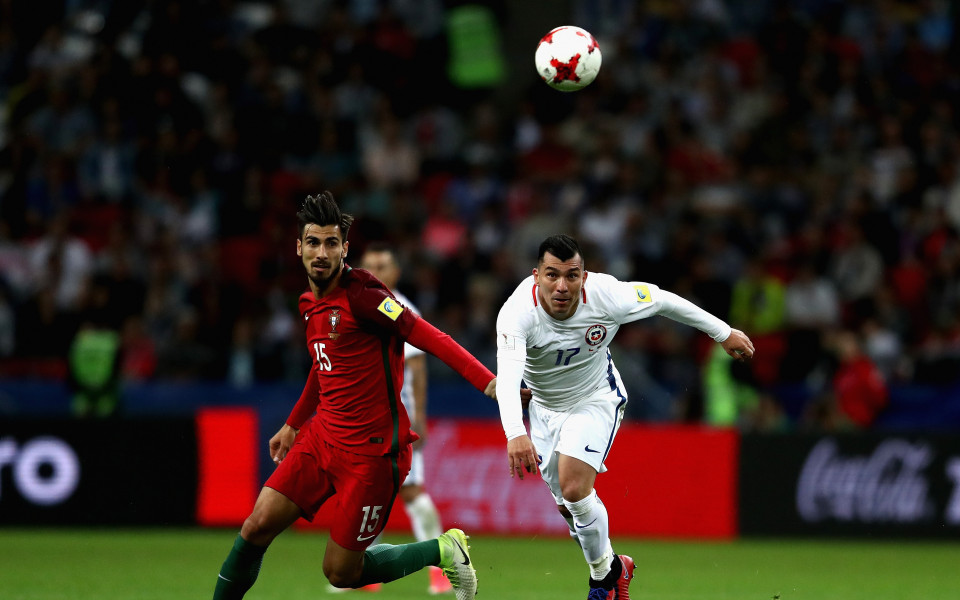 Чилийски хирурзи спряха операция заради мача срещу Португалия