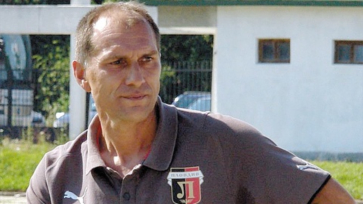 Аян Садъков (1961-2017) - футболистът с най-много мачове за всички гарнитури на националния отбор си отиде през юли на 56 г.