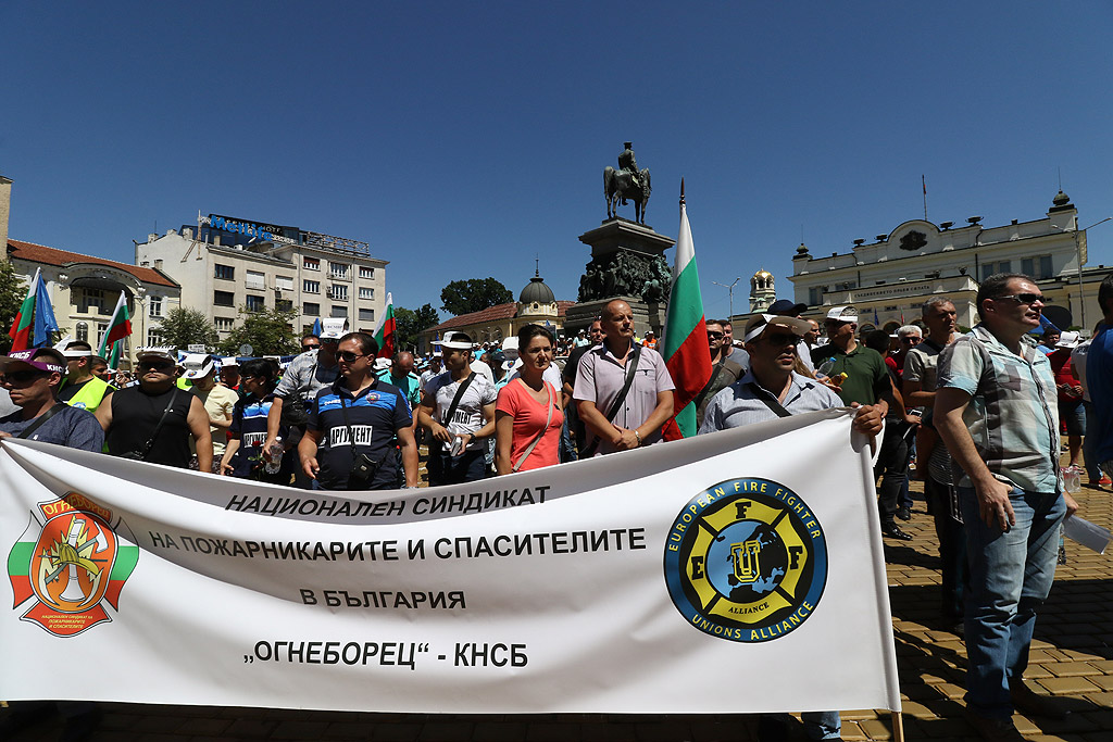 Служителите искат по-високи заплати, нови униформи и нов закон за МВР