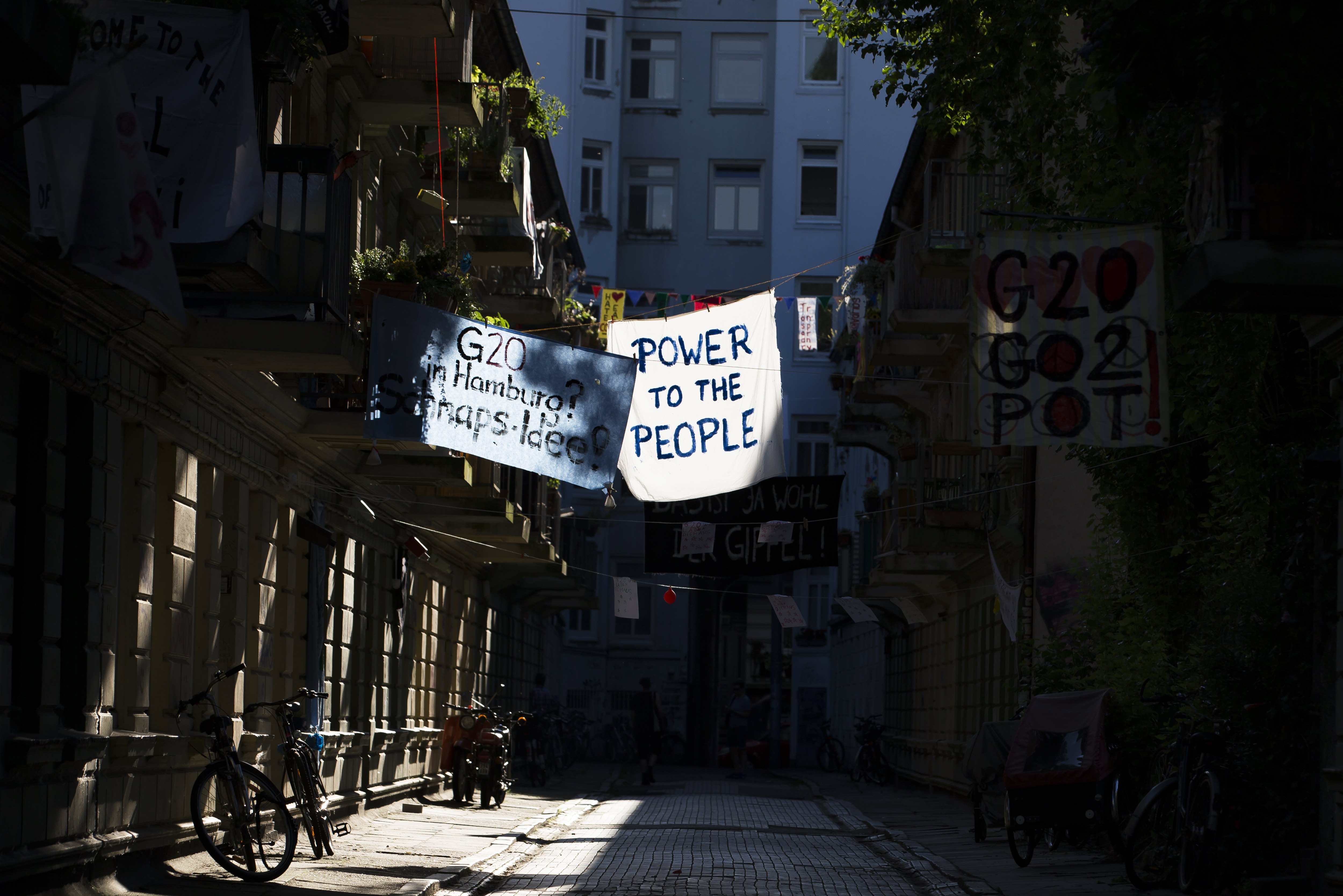 Протестите в Хамбург преди откриването на срещата на Г-20