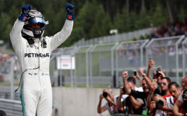 Прецизен като хирург, Ботас устоя на всичко в Австрия